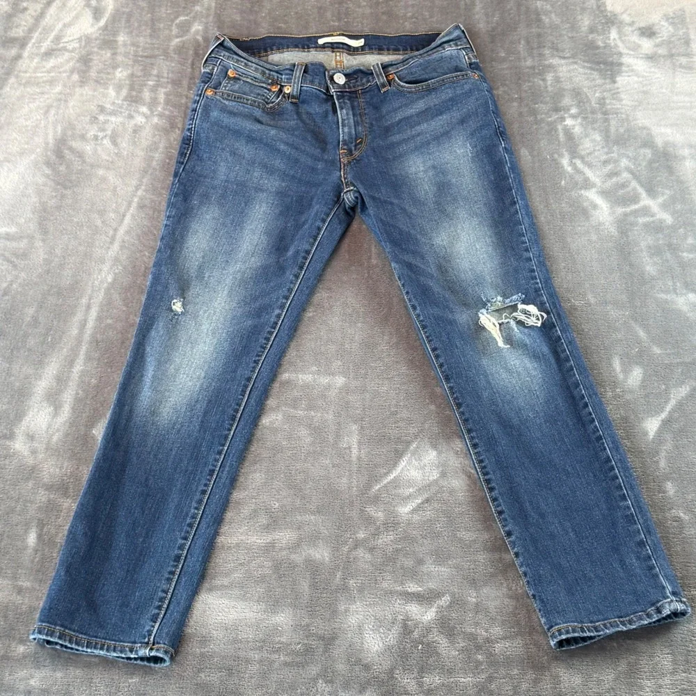 Levi's Boyfriend Women's Jeans Straight Leg Distressed 28 Mid Rise Medium‎ Wash